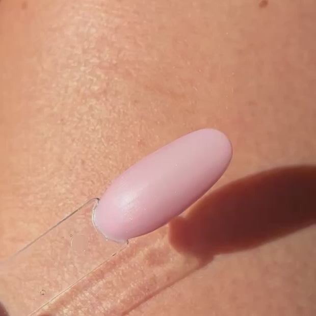 Indlæs video: Gel Neglelak – Mia's Blush